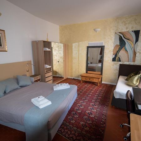 Appartement A l'ombre du Palais à Avignon Extérieur photo