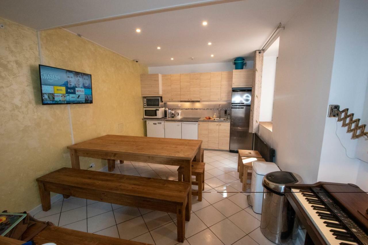 Appartement A l'ombre du Palais à Avignon Extérieur photo